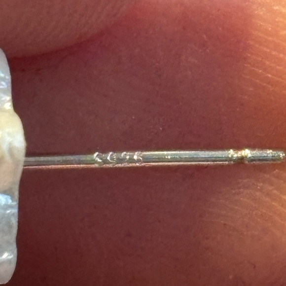 White Iridescent Bouquet of Roses Stud Earrings - Picture 2 of 2